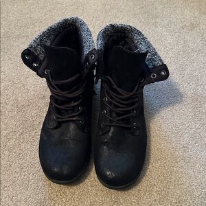 Arizona Jean Company Black Ankle Boots with Gray Lining